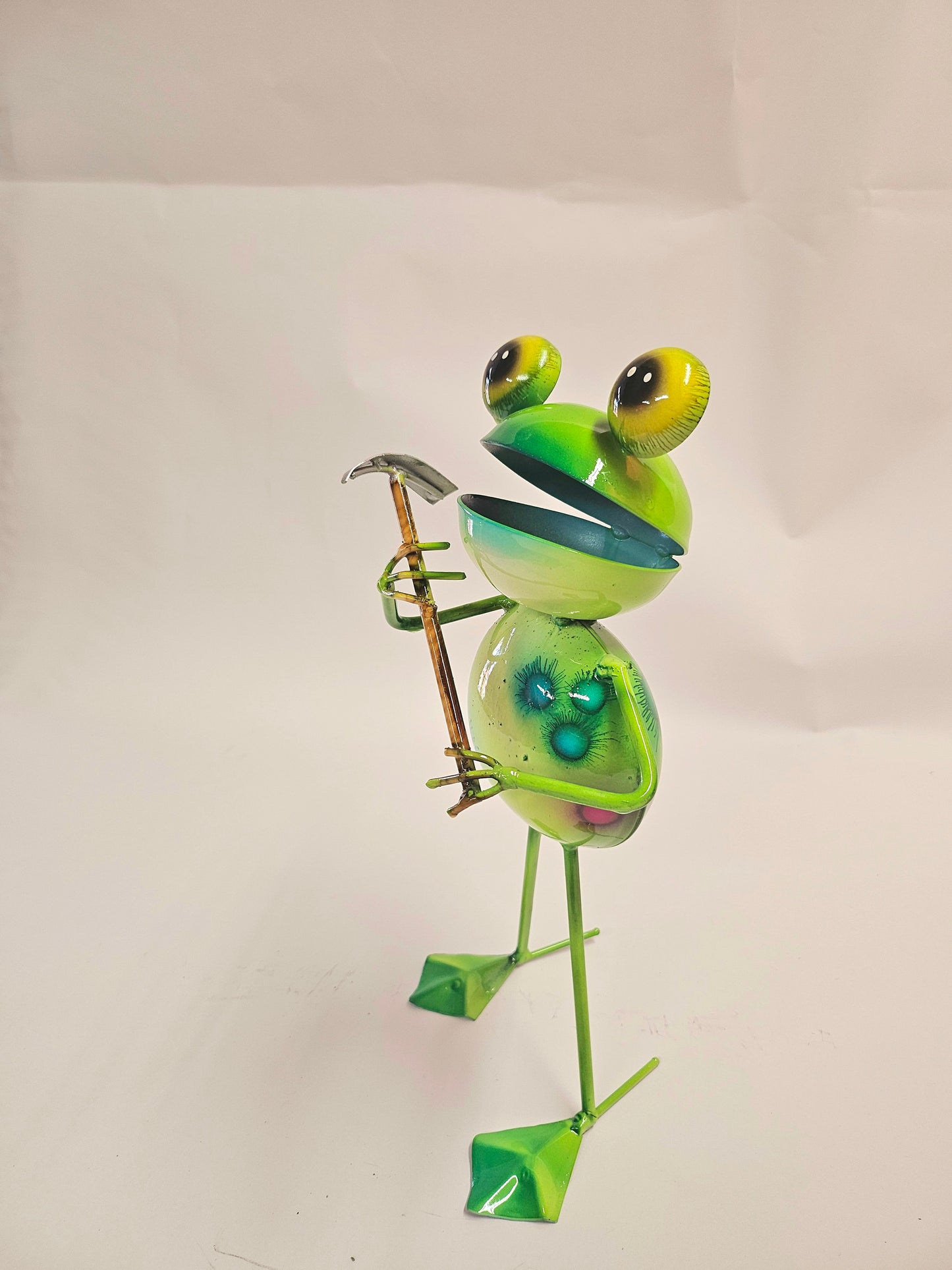 Handcrafted working metal frogs. (Bigger version)