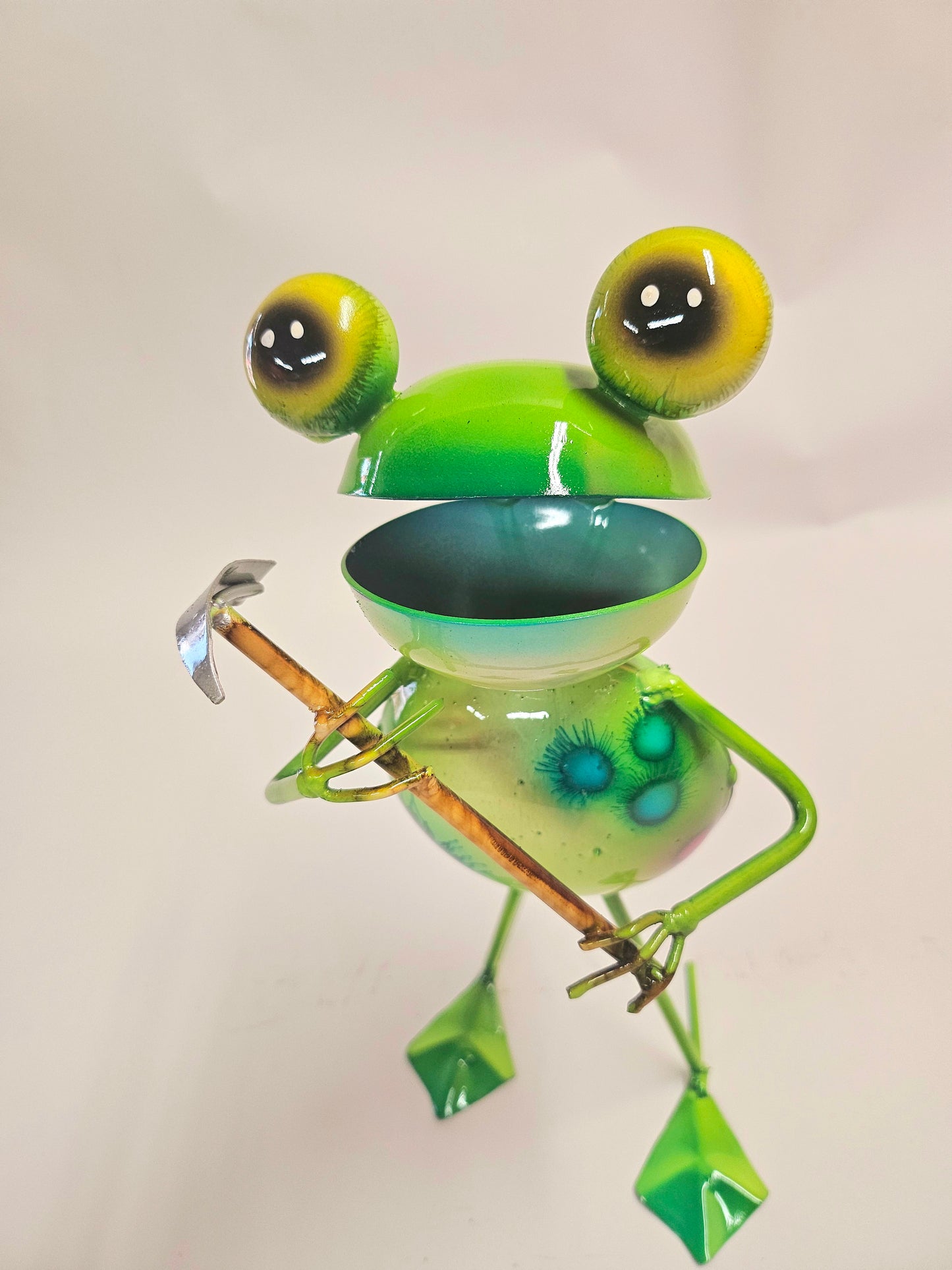 Handcrafted working metal frogs. (Bigger version)