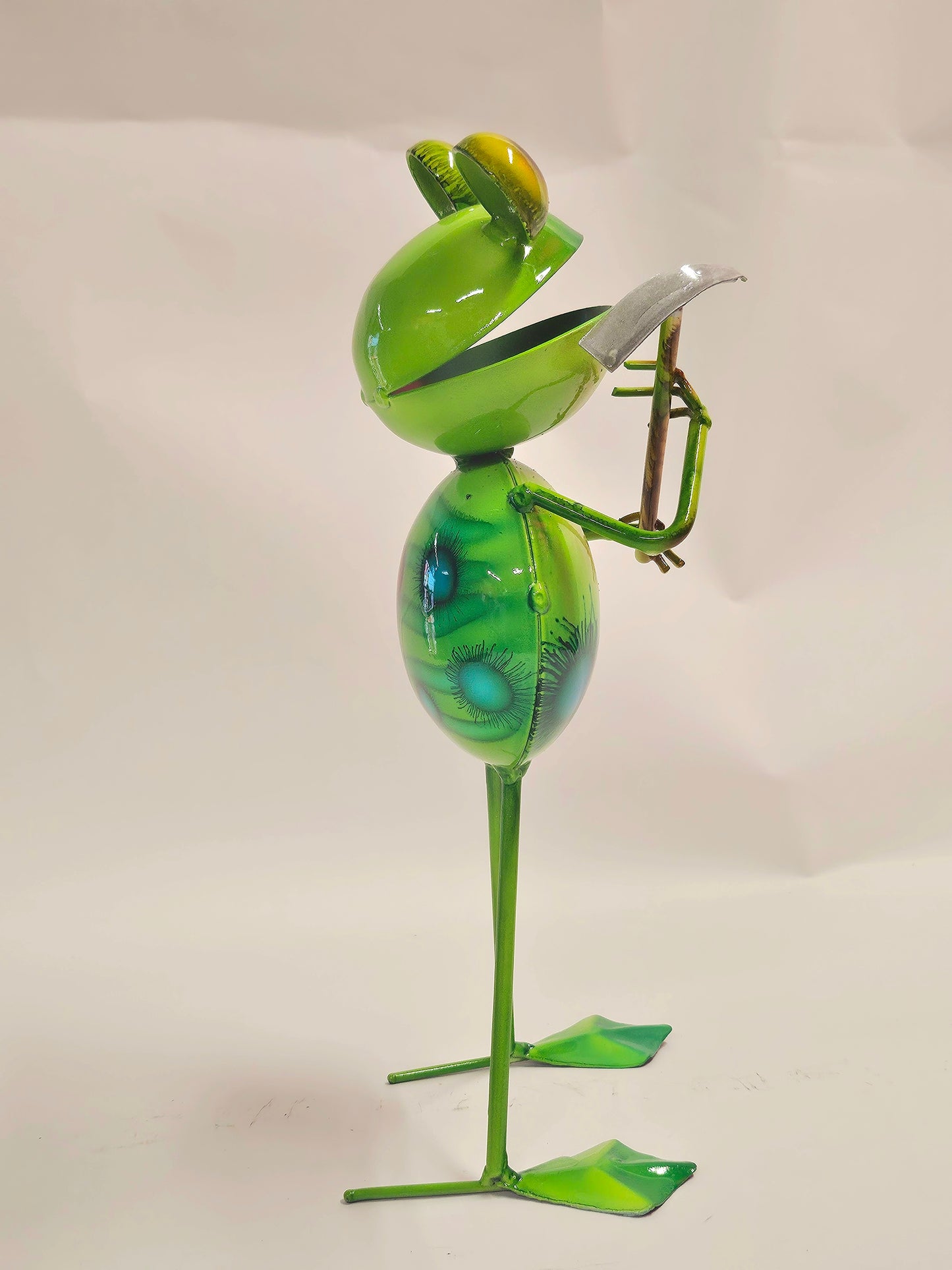 Handcrafted working metal frogs. (Bigger version)