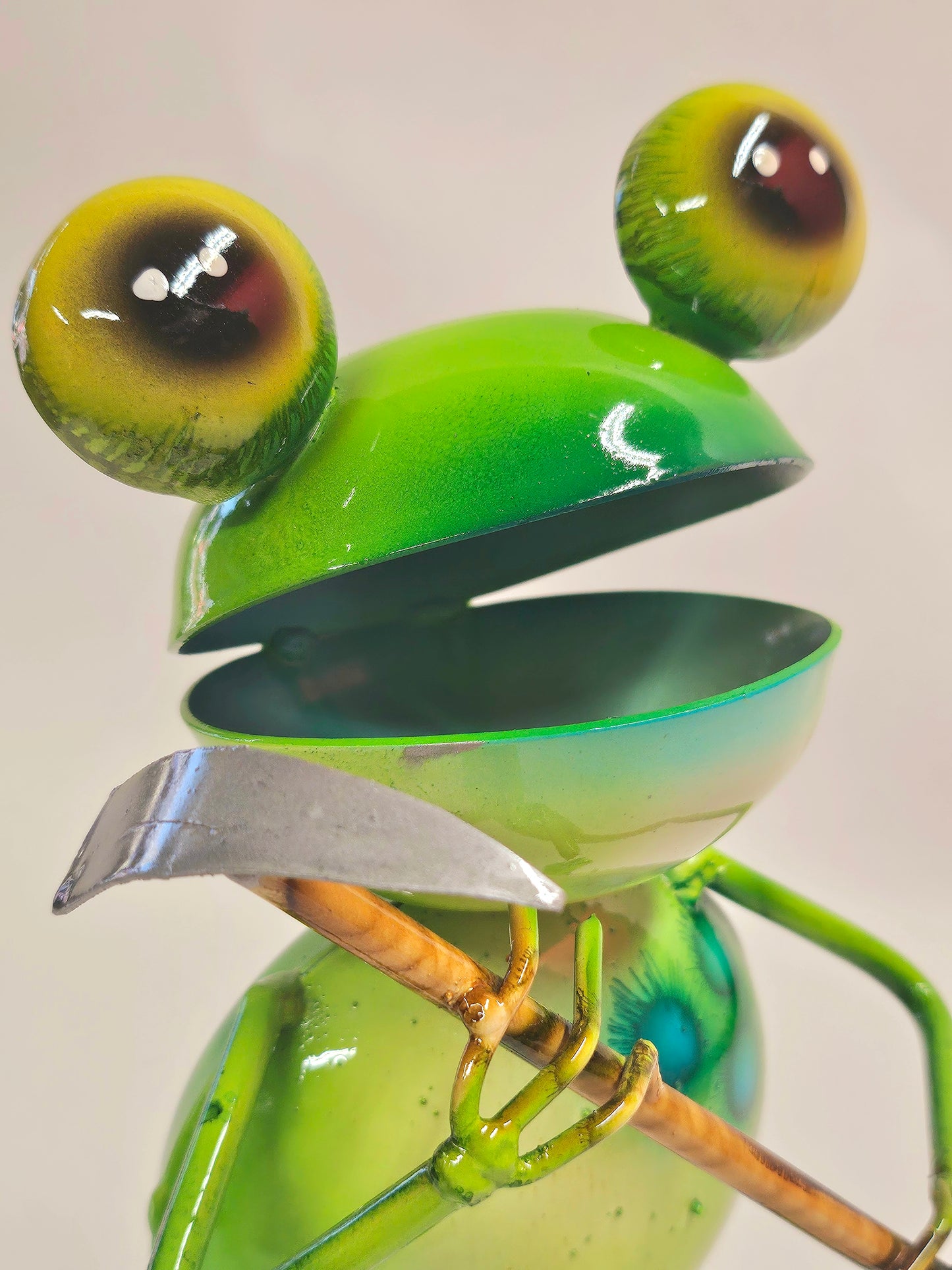 Handcrafted working metal frogs. (Bigger version)