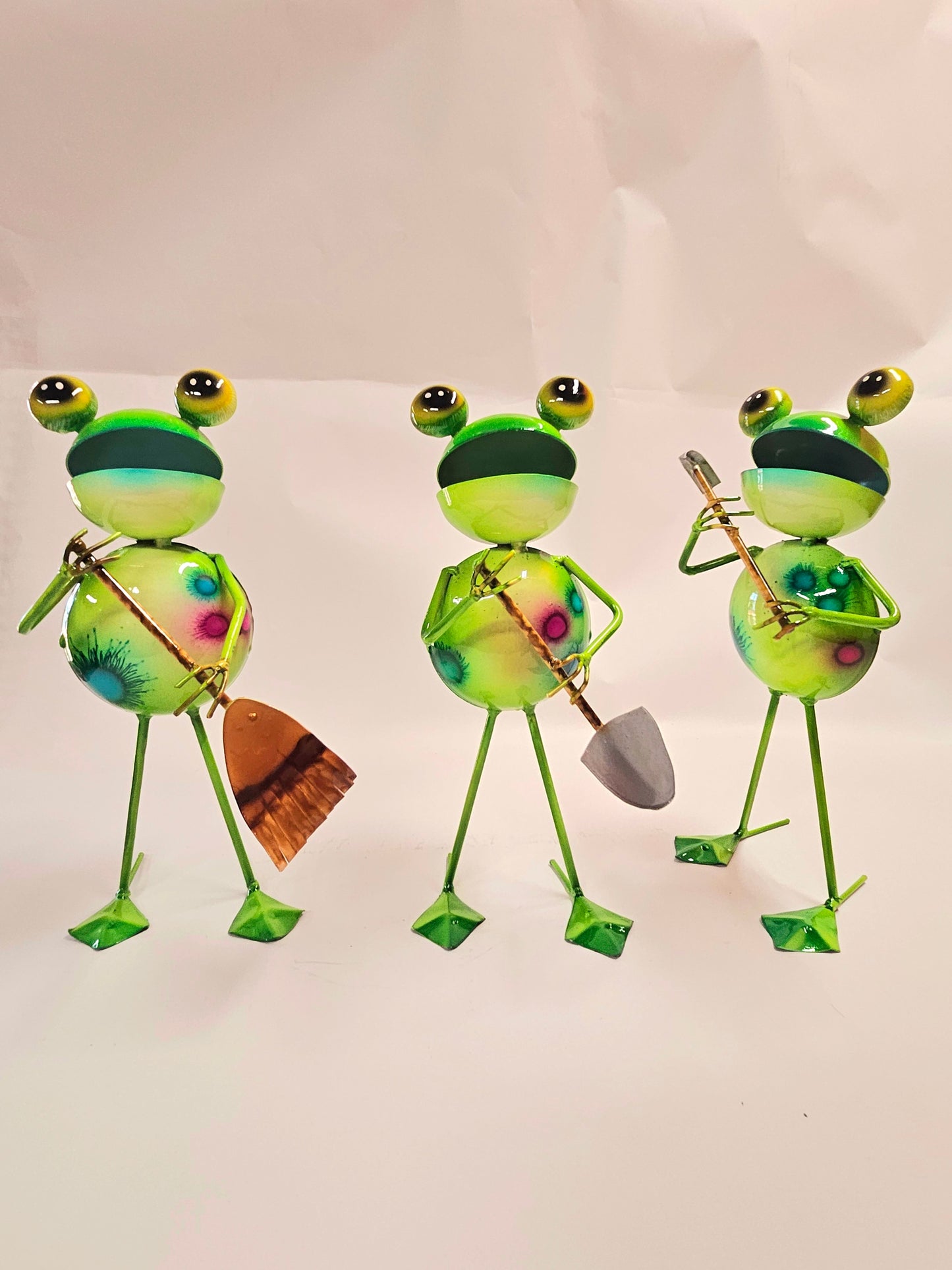 Handcrafted working metal frogs. (Bigger version)